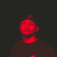 聆聽 undefined、觀看音樂影片、閱讀小傳、查看巡演日期等！