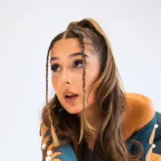 Ouça Kiana Sofia, assista a videoclipes, leia a biografia, veja as datas das turnês e mais!