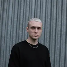 Escucha a DNIXX, mira videos musicales, lee su biografía, consulta las fechas de las gira y más.