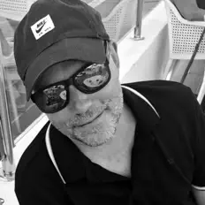 Kamutaを聴いたり、ミュージックビデオを鑑賞したり、経歴やツアー日程などを確認したりしましょう！