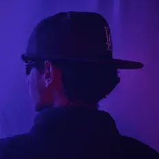 Poslechněte si interpreta garrøøø, sledujte hudební videa, přečtěte si životopis, podívejte se na data turné a další informace.