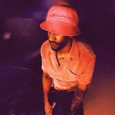 Escucha a Wil, mira videos musicales, lee su biografía, consulta las fechas de las gira y más.