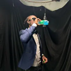 BLACK-G OFFICIEL सुनें, म्यूज़िक वीडियो देखें, बायो पढ़ें, दौरे की तारीखें और बहुत कुछ देखें!