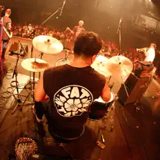 收听 Fat Tofu、观看音乐视频、阅读小传、查看巡演日期等 ！