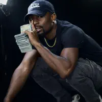 Hör dir undefined an, schau dir Musikvideos an, lies die Biografie, finde Tourdaten und mehr!