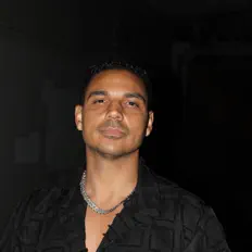 Stevie Dub सुनें, म्यूज़िक वीडियो देखें, बायो पढ़ें, दौरे की तारीखें और बहुत कुछ देखें!