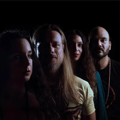Listen to Aliança Divina, watch music videos, read bio, see tour dates & more!