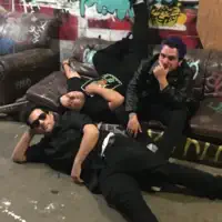 Ouve undefined, vê vídeos de música, lê a biografia, vê as datas da digressão e muito mais!