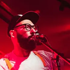 Escucha a DAMIEN, mira videos musicales, lee su biografía, consulta las fechas de las gira y más.