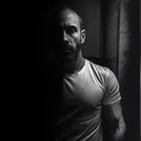 收听 undefined、观看音乐视频、阅读小传、查看巡演日期等 ！