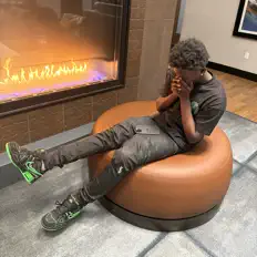 收听 Lezone、观看音乐视频、阅读小传、查看巡演日期等 ！