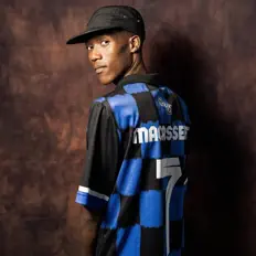 Macasset सुनें, म्यूज़िक वीडियो देखें, बायो पढ़ें, दौरे की तारीखें और बहुत कुछ देखें!