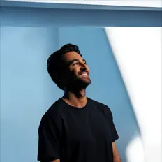 Dabinskiを聴いたり、ミュージックビデオを鑑賞したり、経歴やツアー日程などを確認したりしましょう！