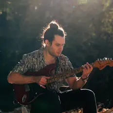 Ascolta YUZ, guarda video musicali, leggi la biografia, vedi le date del tour & altro!