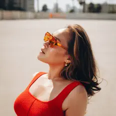 Poslechněte si interpreta Casey Heyo, sledujte hudební videa, přečtěte si životopis, podívejte se na data turné a další informace.