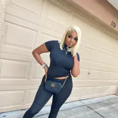 Hör dir Sadity an, schau dir Musikvideos an, lies die Biografie, finde Tourdaten und mehr!