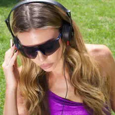 Yulia Nelson सुनें, म्यूज़िक वीडियो देखें, बायो पढ़ें, दौरे की तारीखें और बहुत कुछ देखें!