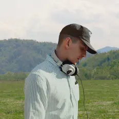 Poslechněte si interpreta MORE&MORE, sledujte hudební videa, přečtěte si životopis, podívejte se na data turné a další informace.