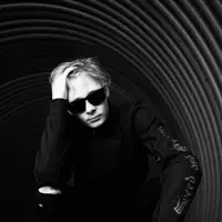 Ascolta undefined, guarda video musicali, leggi la biografia, vedi le date del tour & altro!