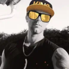 Myco dinle, müzik videolarını izle, biyografisini oku, tur tarihlerini ve daha fazlasını gör!