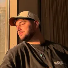 Ouça ORACLE, assista a videoclipes, leia a biografia, veja as datas das turnês e mais!