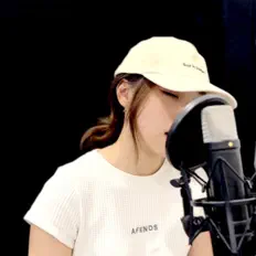 Ouça Hin Cai, assista a videoclipes, leia a biografia, veja as datas das turnês e mais!