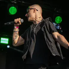 Ascolta novs, guarda video musicali, leggi la biografia, vedi le date del tour & altro!