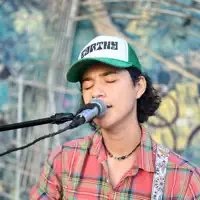 Ouça undefined, assista a videoclipes, leia a biografia, veja as datas das turnês e mais!