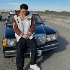 Dengarkan Jay Sánchez, tonton video musik, baca bio, lihat tanggal tur & lainnya!