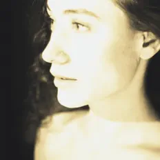 Ascolta Simge Yildirim, guarda video musicali, leggi la biografia, vedi le date del tour & altro!