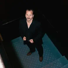 Ascolta Gringo Mayer, guarda video musicali, leggi la biografia, vedi le date del tour & altro!