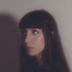 Poslechněte si interpreta HER SKIN, sledujte hudební videa, přečtěte si životopis, podívejte se na data turné a další informace.