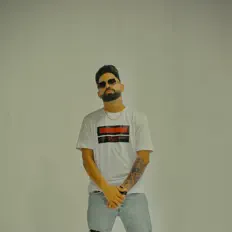 Posłuchaj wykonawcy Jassa Mahilpuria, obejrzyj teledyski, przeczytaj biografię, zobacz daty tras koncertowych i nie tylko!