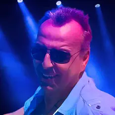 Écoutez ACQUA DI, regardez des vidéoclips, lisez la biographie, consultez les dates de tournée et plus encore !