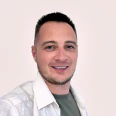 Ascolta Timofei Ponomarev, guarda video musicali, leggi la biografia, vedi le date del tour & altro!