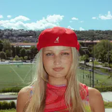 Écoutez Sunnihvem, regardez des vidéoclips, lisez la biographie, consultez les dates de tournée et plus encore !