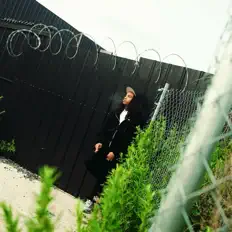 聆聽 Lil Nephew、觀看音樂影片、閱讀小傳、查看巡演日期等！