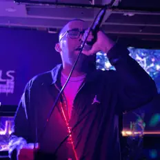 John Bigsを聴いたり、ミュージックビデオを鑑賞したり、経歴やツアー日程などを確認したりしましょう！