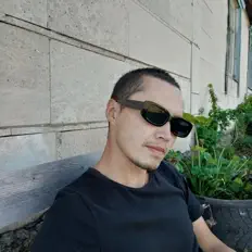 Escucha a Adiyat, mira videos musicales, lee su biografía, consulta las fechas de las gira y más.