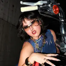 Ouça Hanari, assista a videoclipes, leia a biografia, veja as datas das turnês e mais!