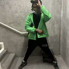Hör dir Kbizdakid an, schau dir Musikvideos an, lies die Biografie, finde Tourdaten und mehr!