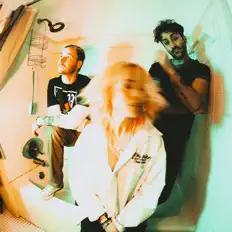 聆聽 The Foxies、觀看音樂影片、閱讀小傳、查看巡演日期等！