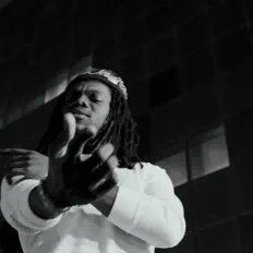 Escucha a kil, mira vídeos musicales, lee la biografía, consulta fechas de giras y mucho más.