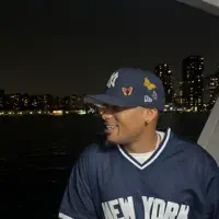 Ascolta undefined, guarda video musicali, leggi la biografia, vedi le date del tour & altro!