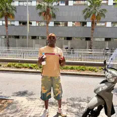 Coolinを聴いたり、ミュージックビデオを鑑賞したり、経歴やツアー日程などを確認したりしましょう！