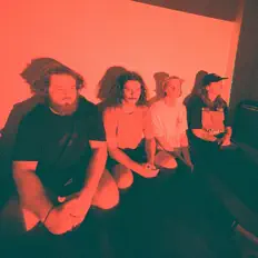 Escucha a WIZZ, mira videos musicales, lee su biografía, consulta las fechas de las gira y más.