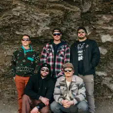 Escucha a Pipe Down, mira videos musicales, lee su biografía, consulta las fechas de las gira y más.