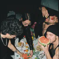 Escucha a undefined, mira videos musicales, lee su biografía, consulta las fechas de las gira y más.
