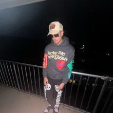 Evander Blueを聴いたり、ミュージックビデオを鑑賞したり、経歴やツアー日程などを確認したりしましょう！