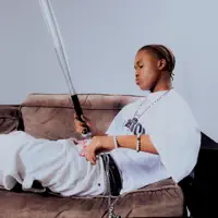 undefined을(를) 듣고, 뮤직 비디오를 보고, 약력을 읽고, 투어 일정 등을 확인하세요!